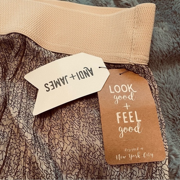 ANDI + JAMES Women's Medium A-Line Skirt Pleated Beige
Geometric Paisley Hem NWT - Picture 11 of 12